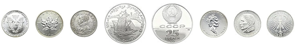 Silberne Münzen in einer Reihe aufgereiht